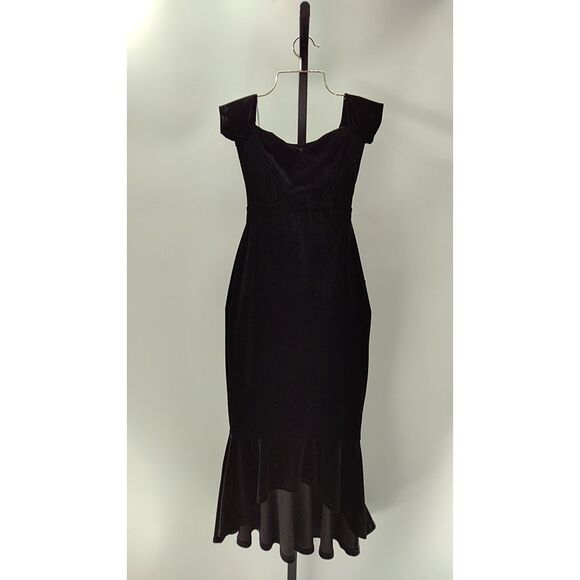 Lulus Dresses & Skirts - Lulu's Elegant Black Velvet Midi Dress